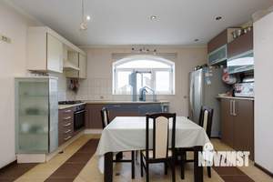 Дом 455м², 3-этажный, участок 1200 сот.  