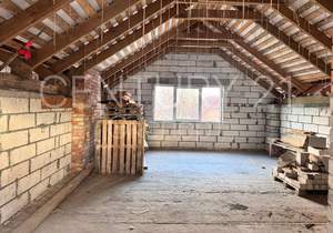 Дом 161м&sup2;, 3-этажный, участок 1 сот.  