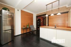 Дом 320м&sup2;, 3-этажный, участок 12 сот.  