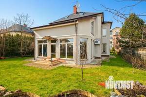 Дом 300м&sup2;, 2-этажный, участок 6 сот.  