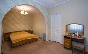 Дом 299м&sup2;, 3-этажный, участок 6 сот.  