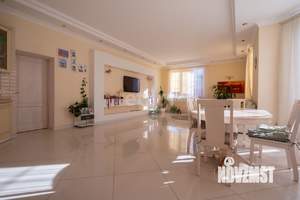 Дом 315м², 3-этажный, участок 10 сот.  