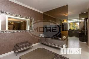 Дом 289м&sup2;, 3-этажный, участок 8 сот.  