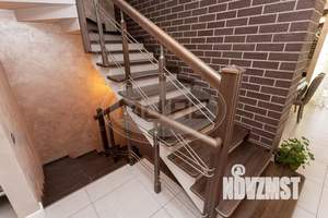 Дом 289м&sup2;, 3-этажный, участок 8 сот.  