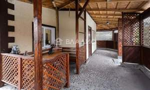 Дом 180м&sup2;, 3-этажный, участок 6 сот.  