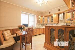 Дом 300м&sup2;, 2-этажный, участок 6 сот.  