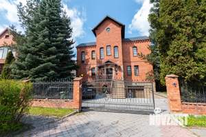 Дом 519м&sup2;, 3-этажный, участок 7 сот.  