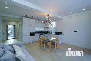 Дом 262м&sup2;, 3-этажный, участок 4 сот.  