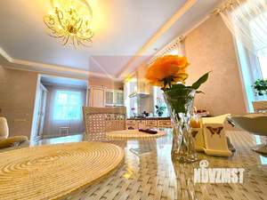 Дом 500м&sup2;, 3-этажный, участок 14 сот.  