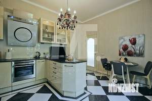 Дом 520м², 3-этажный, участок 6 сот.  