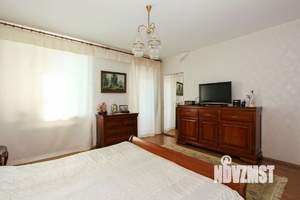 Дом 400м², 3-этажный, участок 10 сот.  