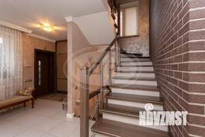 Дом 289м&sup2;, 3-этажный, участок 8 сот.  