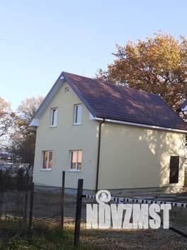 Дом 100м&sup2;, 2-этажный, участок 4 сот.  