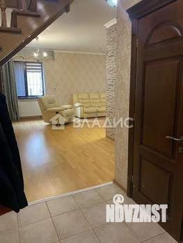 Дом 214м&sup2;, 2-этажный, участок 4 сот.  