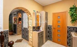 Дом 180м&sup2;, 3-этажный, участок 6 сот.  