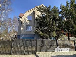 Дом 226м², 3-этажный, участок 7 сот.  