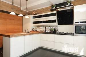 Дом 320м&sup2;, 3-этажный, участок 12 сот.  