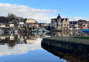 Дом 161м&sup2;, 3-этажный, участок 1 сот.  