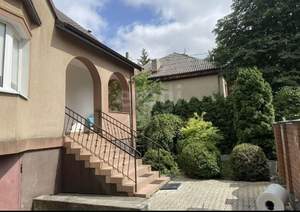 Дом 250м&sup2;, 3-этажный, участок 8 сот.  