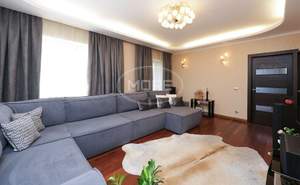 Дом 320м², 3-этажный, участок 12 сот.  
