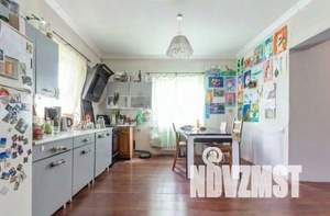 Дом 180м&sup2;, 2-этажный, участок 10 сот.  