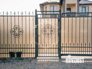 Дом 204м&sup2;, 2-этажный, участок 6 сот.  