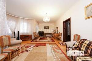 Дом 185м&sup2;, 2-этажный, участок 5 сот.  