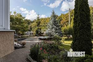 Дом 385м², 3-этажный, участок 9 сот.  