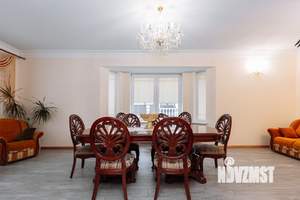 Дом 348м&sup2;, 3-этажный, участок 6 сот.  