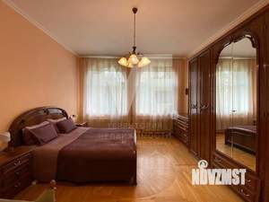 Коттедж 454м², 3-этажный, участок 10 сот.  