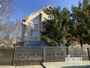 Дом 226м², 3-этажный, участок 7 сот.  