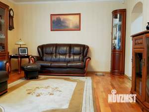 Дом 250м&sup2;, 3-этажный, участок 16 сот.  