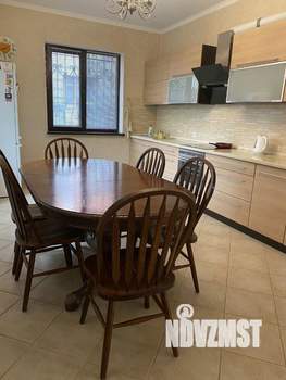 Дом 217м&sup2;, 2-этажный, участок 4 сот.  