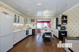 Дом 252м&sup2;, 4-этажный, участок 11 сот.  