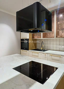 Дом 200м&sup2;, 3-этажный, участок 2 сот.  