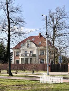 Дом 500м&sup2;, 3-этажный, участок 13 сот.  