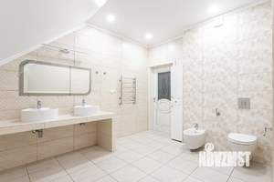 Дом 489м&sup2;, 2-этажный, участок 6 сот.  