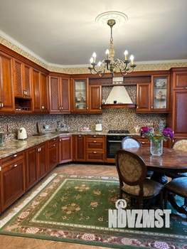 Дом 335м&sup2;, 3-этажный, участок 6 сот.  