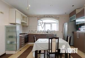 Дом 442м&sup2;, 3-этажный, участок 12 сот.  