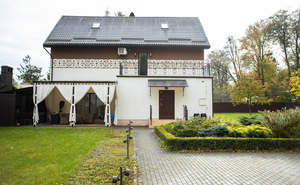 Дом 251м&sup2;, 3-этажный, участок 10 сот.  