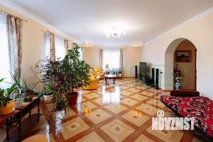 Дом 291м², 3-этажный, участок 11 сот.  