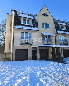 Дом 151м&sup2;, 3-этажный, участок 4 сот.  