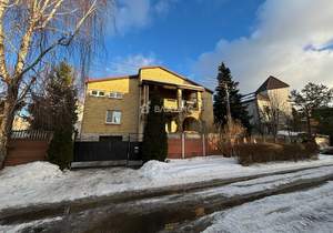 Дом 347м&sup2;, 2-этажный, участок 10 сот.  