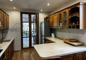 Дом 290м&sup2;, 3-этажный, участок 16 сот.  