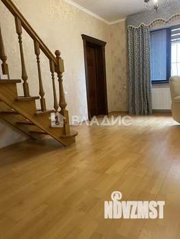 Дом 214м&sup2;, 2-этажный, участок 4 сот.  