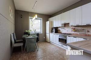 Дом 174м², 2-этажный, участок 10 сот.  