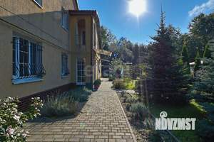 Дом 214м&sup2;, 3-этажный, участок 11 сот.  