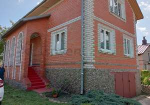 Дом 180м&sup2;, 3-этажный, участок 8 сот.  