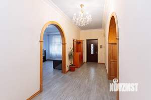 Дом 348м², 3-этажный, участок 6 сот.  
