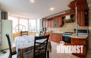 Дом 320м², 2-этажный, участок 6 сот.  